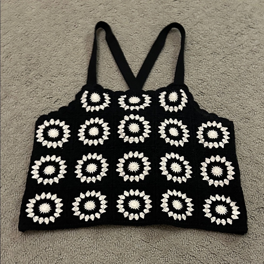 Zara black and white flower top 15$